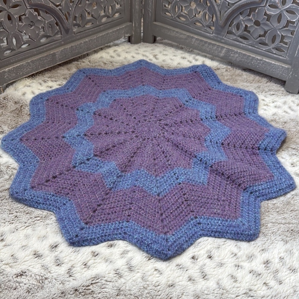 Handcrafted knit star shaped mat blue purple statement piece home decor accent - Picture 5 of 9